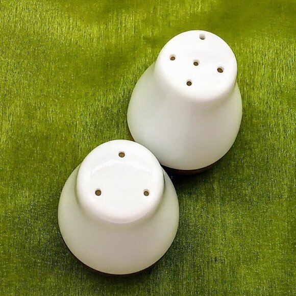 White Porcelain Green Gold Trim Salt & Pepper Shakers - Picture 4 of 6